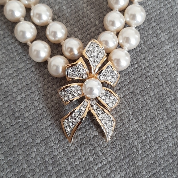 Necklace - (faux) pearl, gold, and diamond - Picture 2 of 5